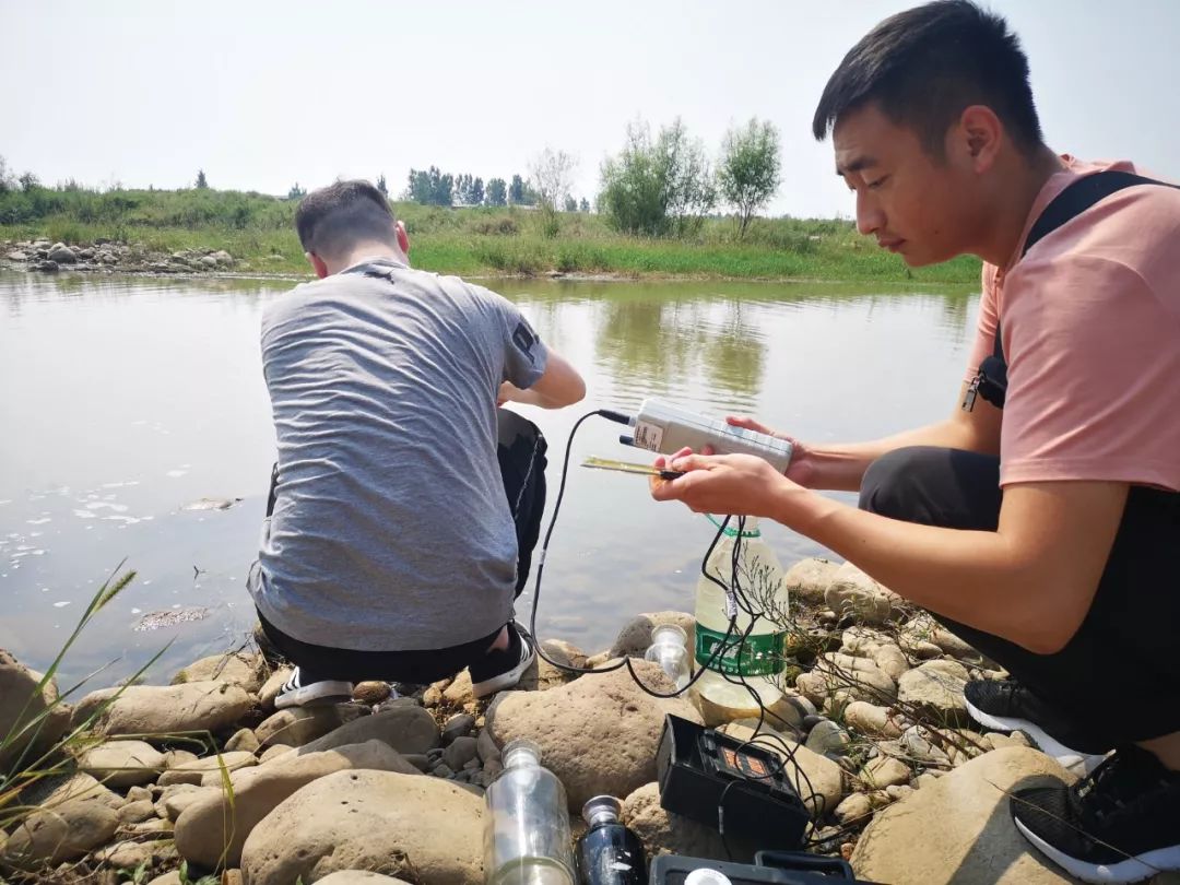 汝州市环保局对北汝河及城市饮用水水源地水质取样监测
