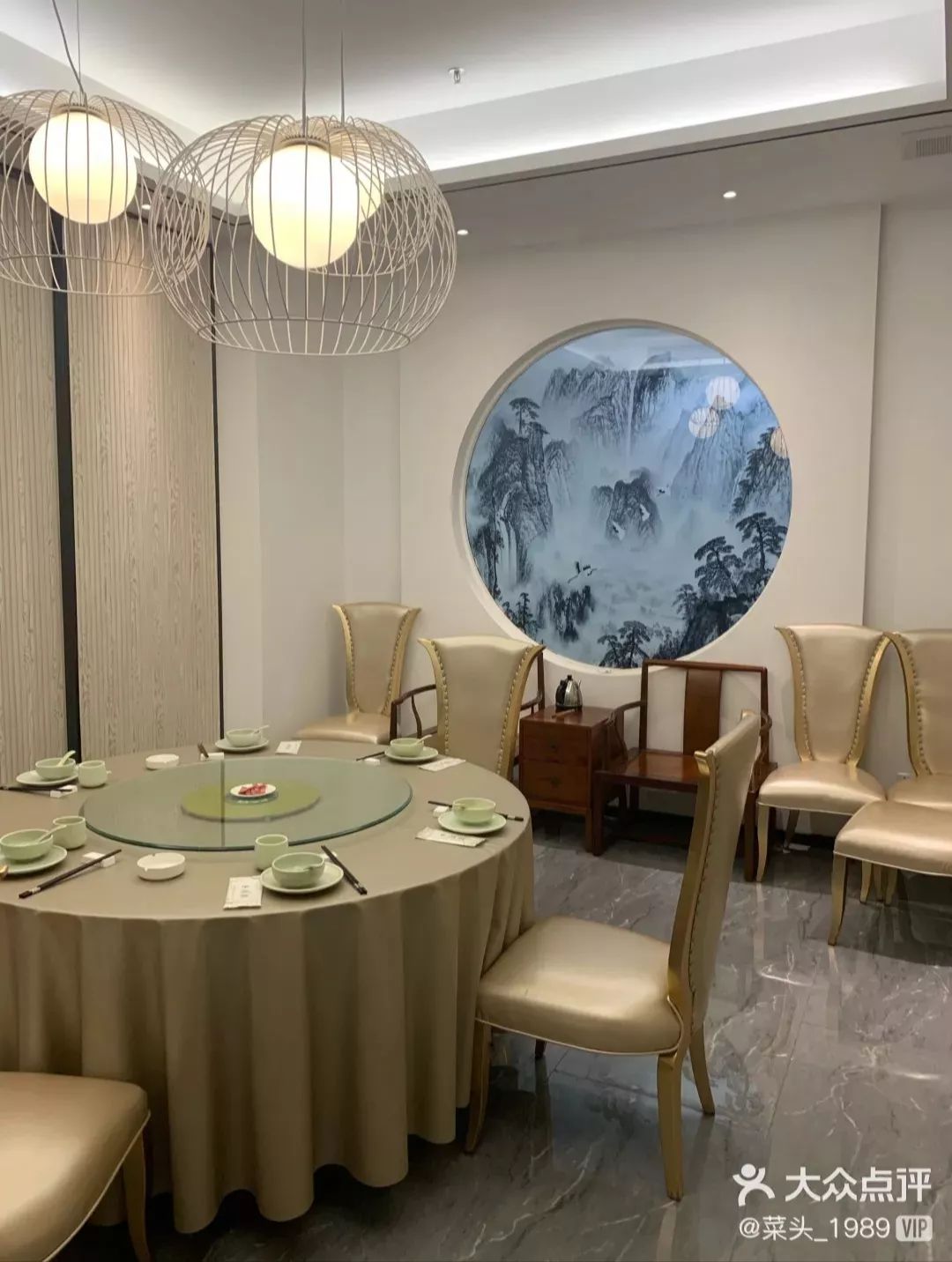 餐厅环境时尚而精简的新中式包房整体布局简洁大方注:该券周六日不可