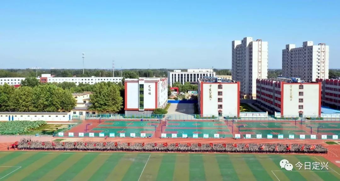 定兴三中举行军训汇报表演震撼