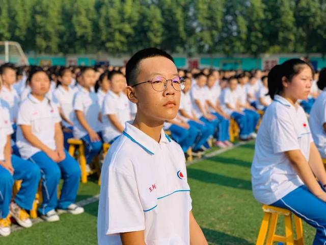 为《长风破浪会有时,直挂云帆济沧海》的演讲,她希望九中学子拼搏进取