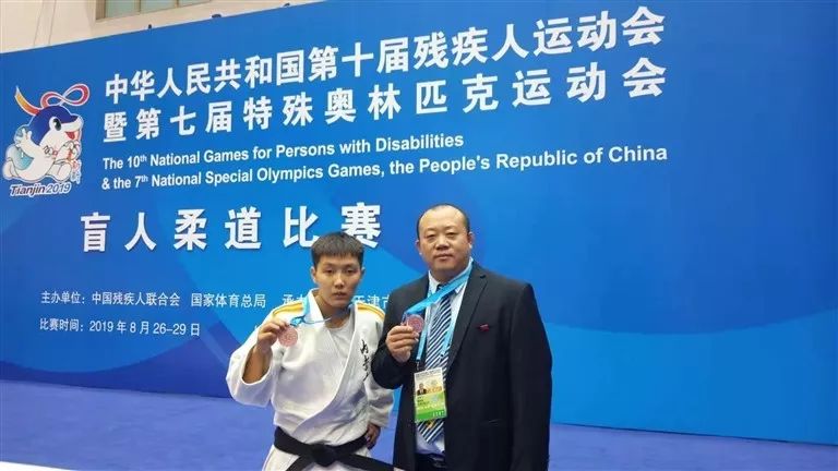 巴彦淖尔运动员王月在残疾人全运会上又获奖_柔道