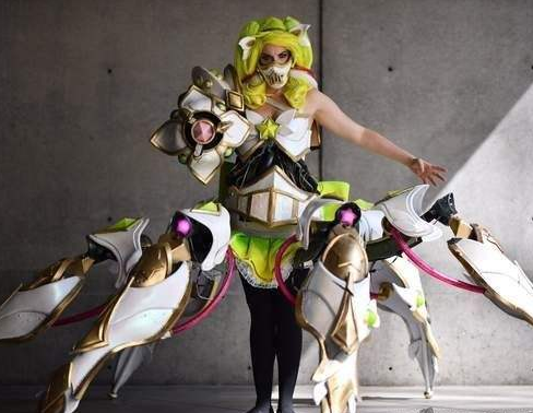 漫展惊现美少女厄加特刽子手秒变萌妹网友敢出就敢买