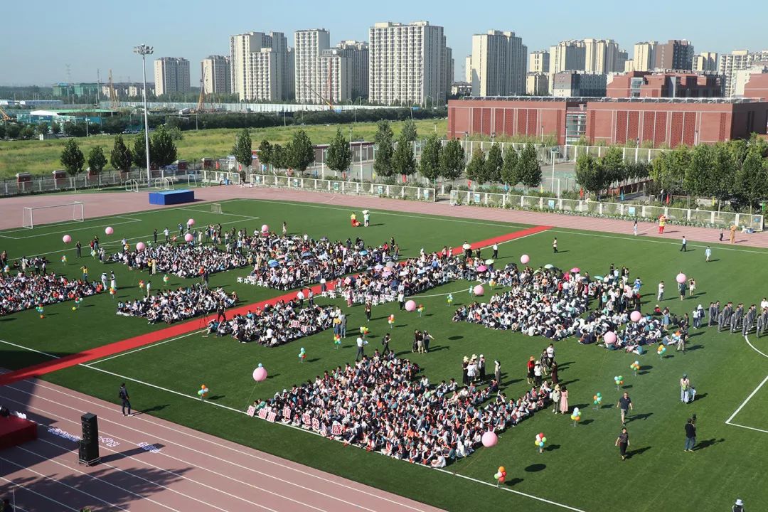 开学啦看瀛海各校莘莘学子五星红旗下迎来新学年