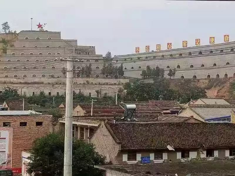 61弘扬劳模精神61永葆初心_烽火村