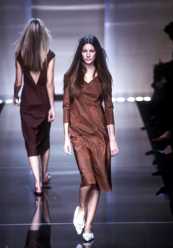 2001年春夏prada2001年春夏2002年维密valentino2003年春夏marc