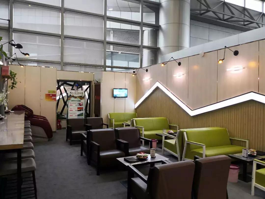 贵宾厅时间:07:00-21:00t2 航站楼-----安检外,大厅右前方鲸图出行