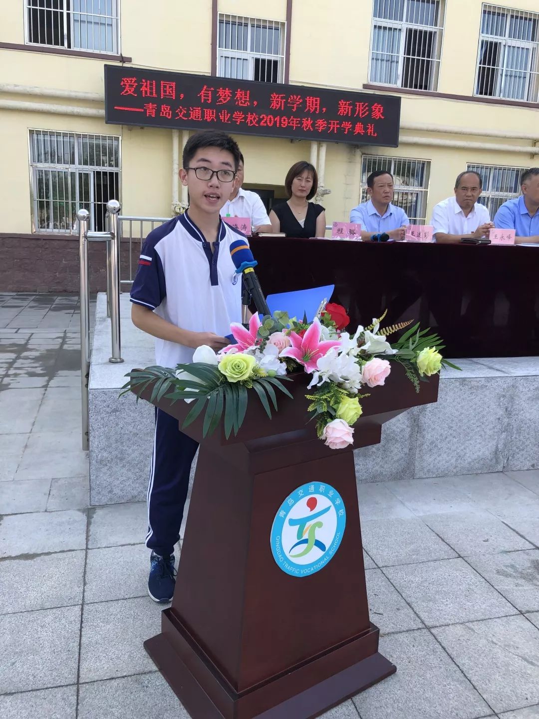 2019级6班李晓龙和2018级9班王威2018级4班王晟锐同学代表全体同学