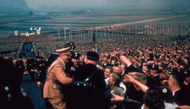 希特勒彩色阅兵图片