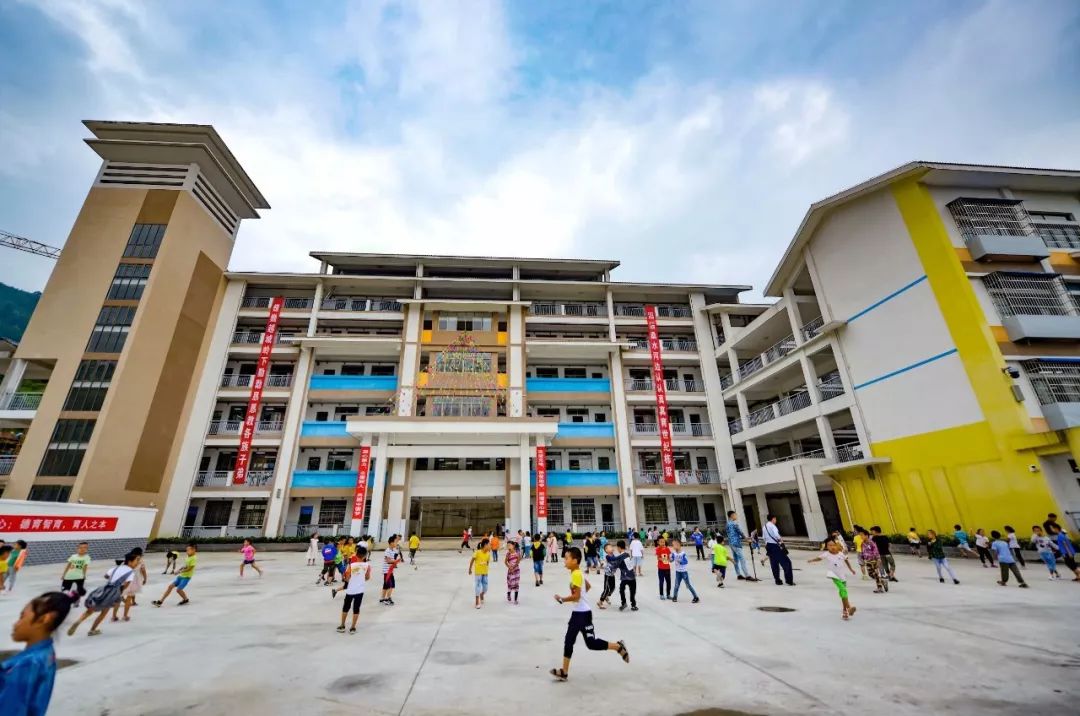龙胜县城再添一所新学校!