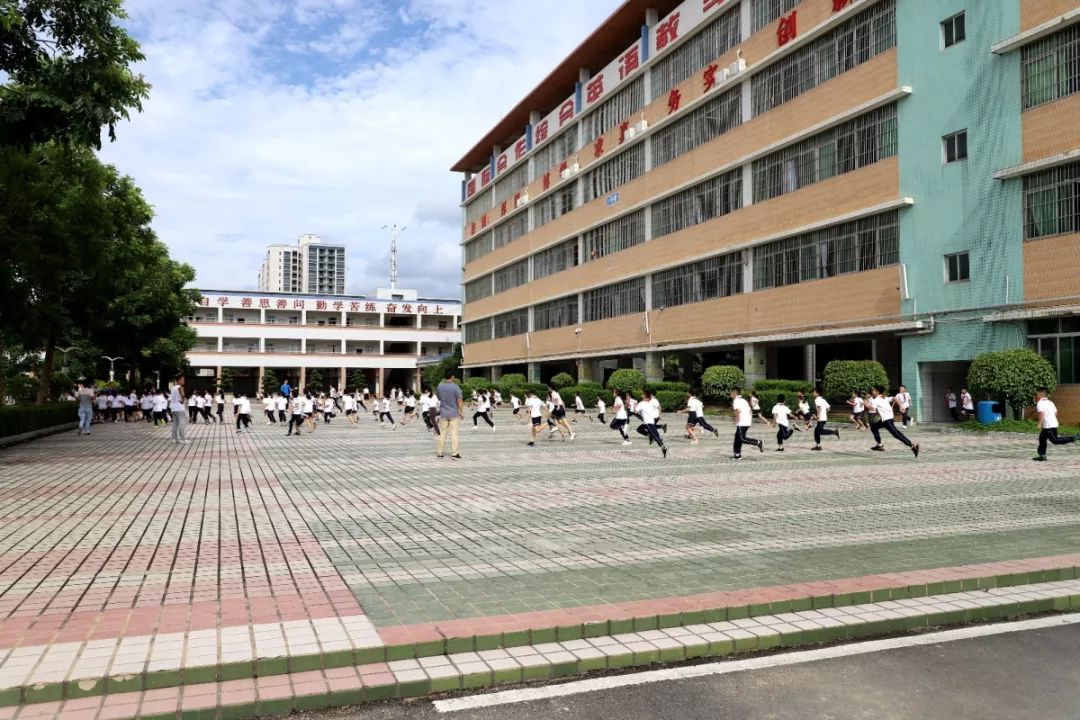 开学第一天安全第一课博罗实验学校2019年秋季学期开学典礼暨消防逃生