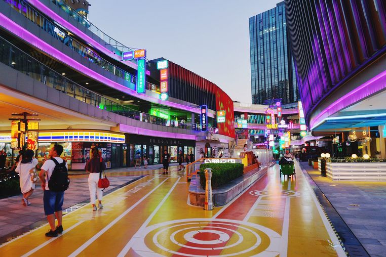 夜游青岛走进1907酒吧街啤酒音乐美食文化购物多元素点燃青岛夜间激情