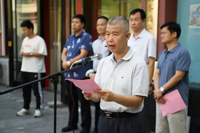 由47辆车,百余名志愿者组成爱心车队,深入井陉,平山,行唐,灵寿等8个县