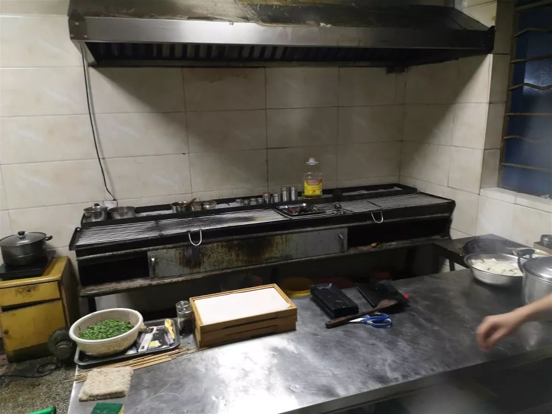 曝光又一弹你眼中的好口碑美食很有可能脏乱差