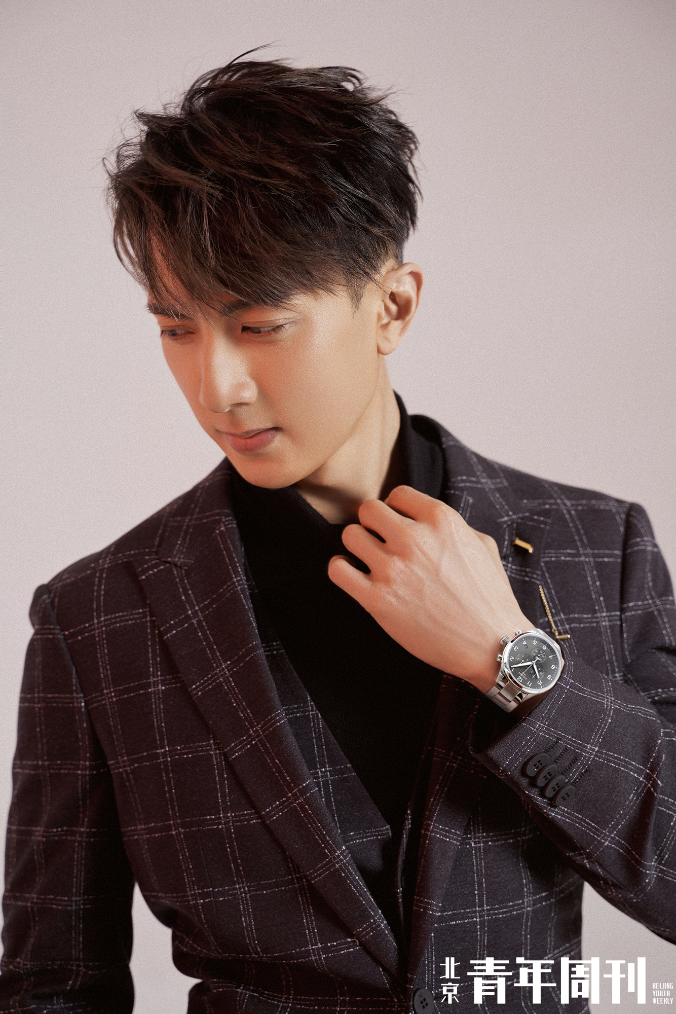 吴尊初秋时尚封面释出 用心感知美好瞬间