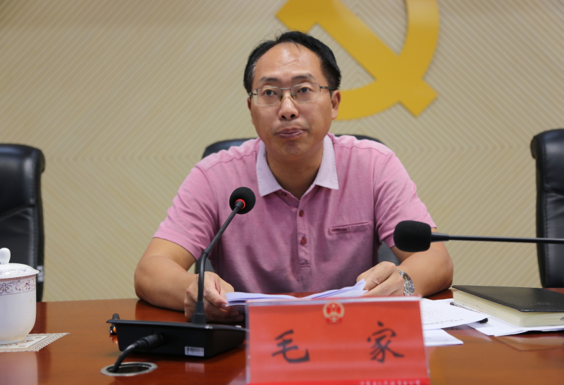 泸溪县委常委,县人民政府常务副县长毛家出席会议并做动员讲话