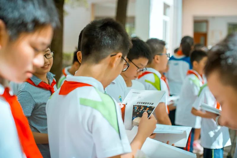 青春赤子烈日骄阳青春起航放飞梦想创造辉煌上海市曹杨中学2019届预备