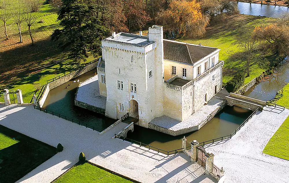 拉图嘉利法国1855梅多克列级庄四级世界著名酒评家高分评价橡木桶陈酿