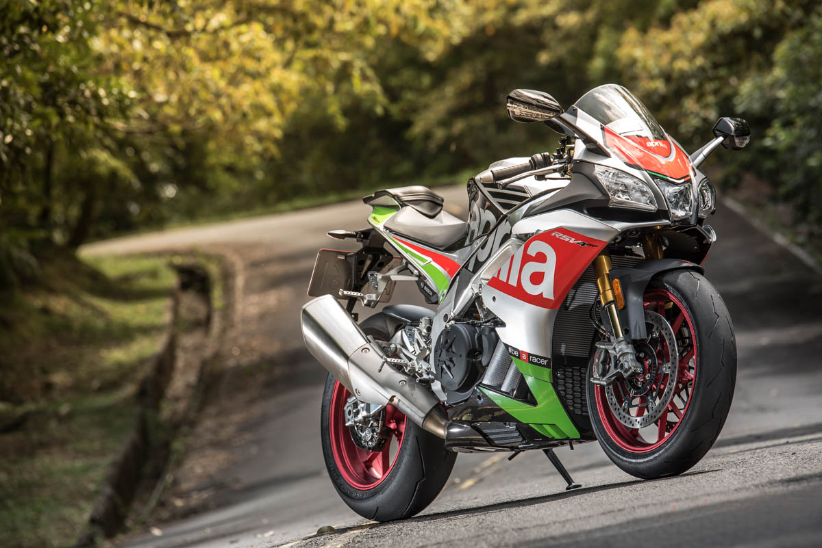 阿普利亚rsv4高清壁纸