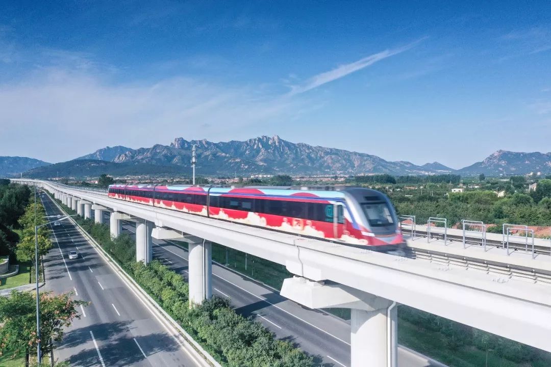 全国首辆庆祝新中国成立70周年主题地铁列车上线_祖国