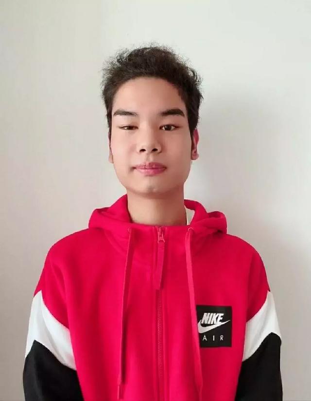 小吴近照神情落寞,走红后曾日入十万,如今成无业游民仍想当网红