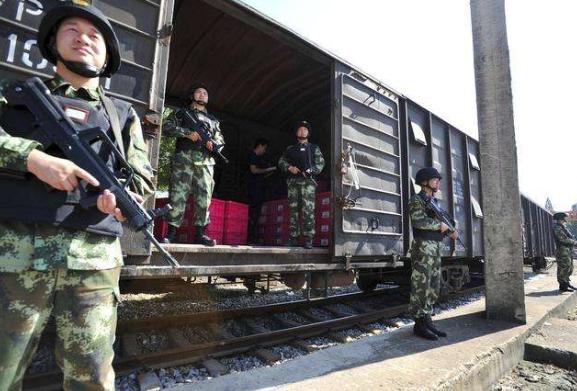 同样是押运为何运钞员用霰弹枪而高考试卷用步枪护送