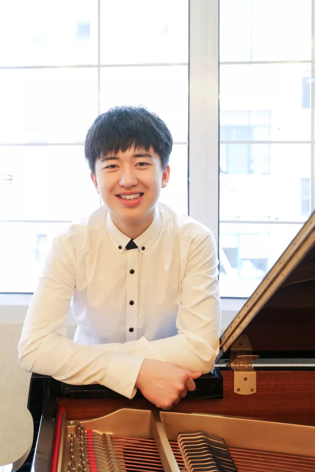 陈子希,现就读于上海音乐学院附中(专业免试特招),师从于著名钢琴家