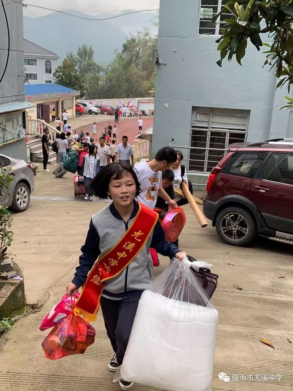 万鹿同行追梦临海丨尤溪中学开学季开展志愿者服务活动