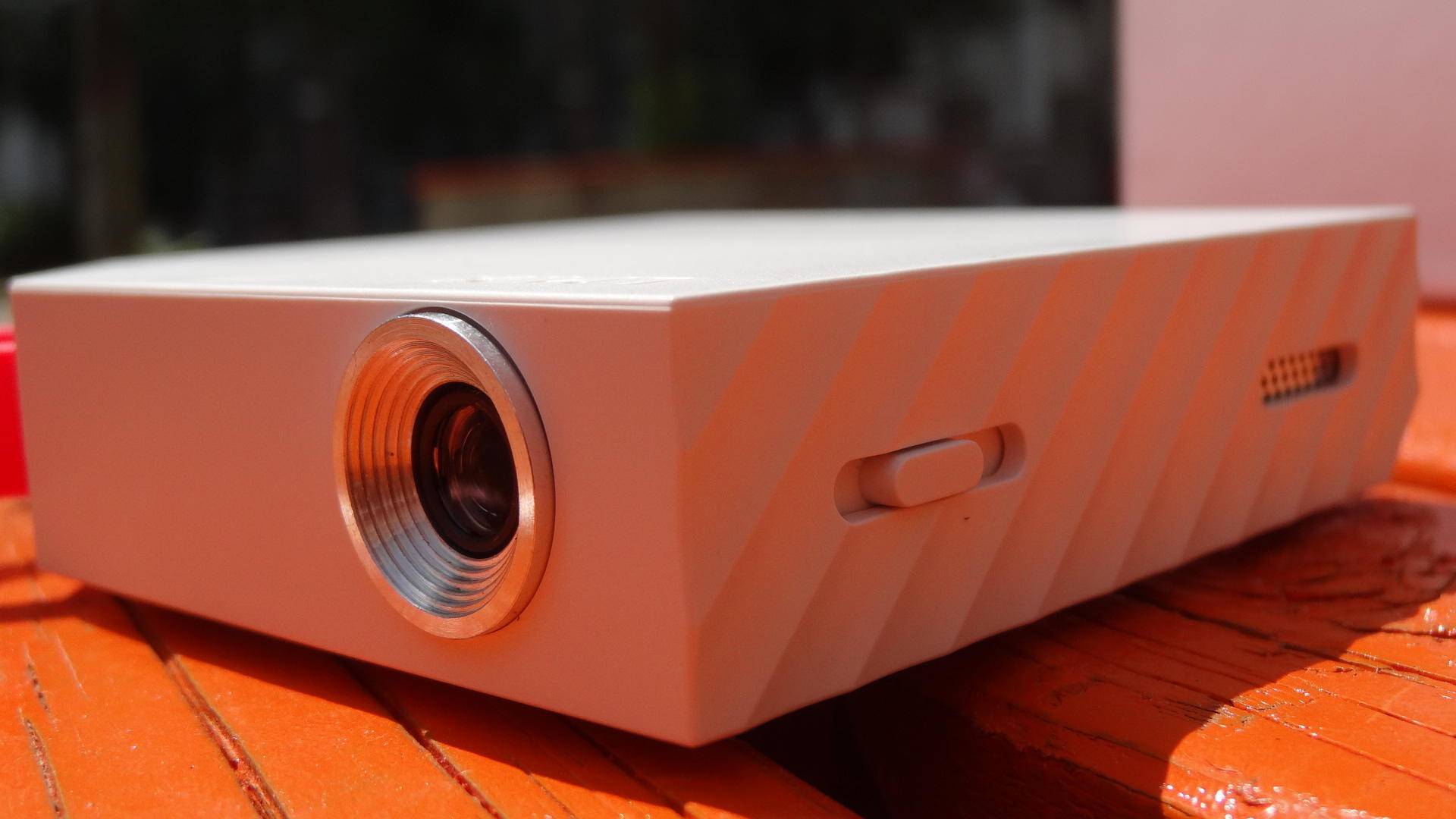 原创想哪里投影就那里投影lmix乐曼小微投影仪体验