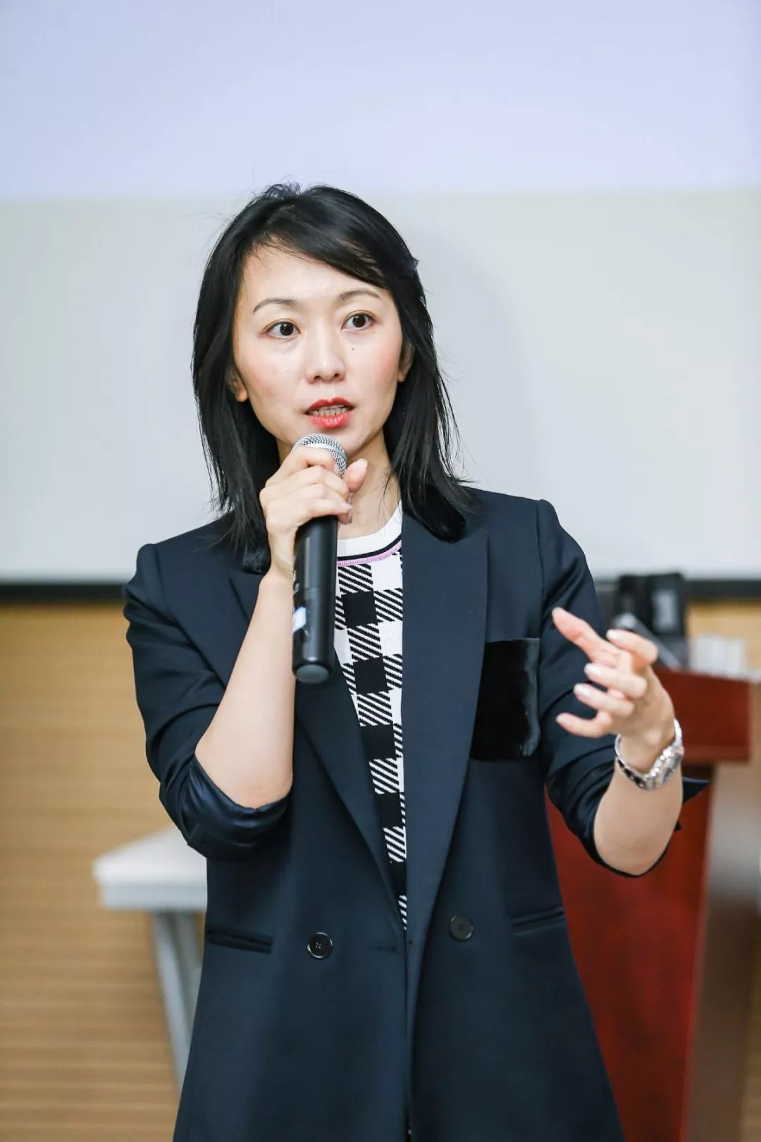 走进名创优品解密高爆小零售背后的卖点经济学