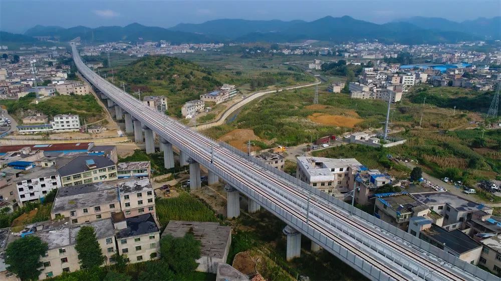 商合杭鐵路鋪軌完成後的線路玉磨鐵路項目部全景厲害了中鐵十一局以上