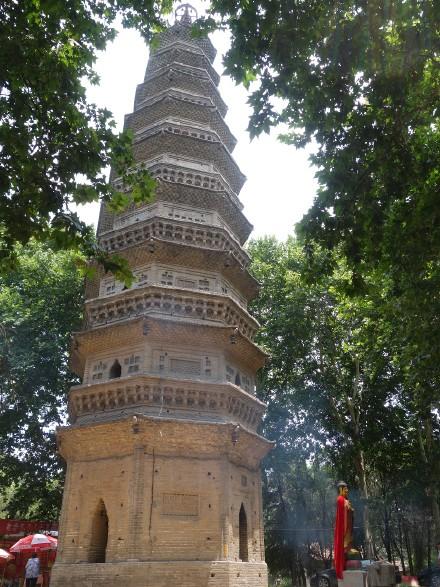 商丘永城老城区这座佛塔,用了5年时间建成,塔中供奉有佛舍利_崇法