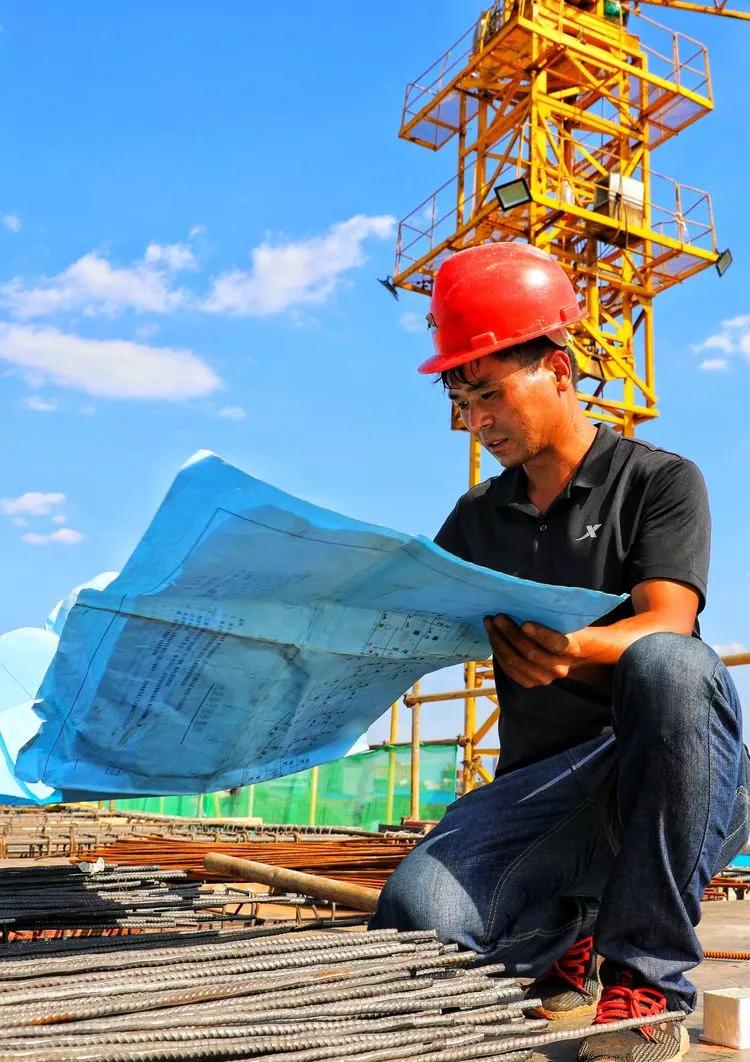 光影汗水浇筑精品高陵教育在建工程缩影