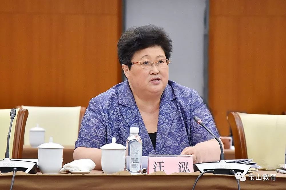 新闻眼开学首日区领导召开优秀教师代表座谈会