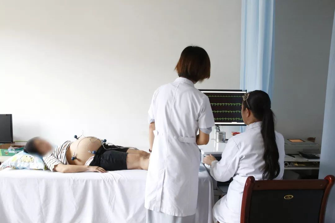 胎儿心电图检查近日潍坊市妇幼保健院引进了一台专门用于孕妇胎儿心电