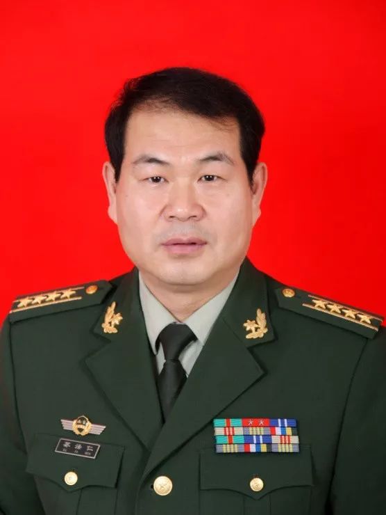 特色专业二科主任,学科带头人,专业技术四级(正军级),大校警衔