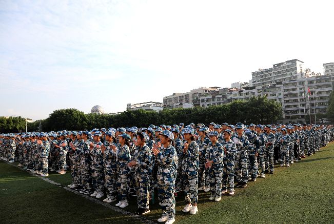 南安柳城中学军训图片