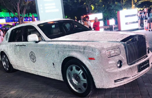 原创北京富二代浪漫求婚,看到豪车和女孩后,网友:我酸了!