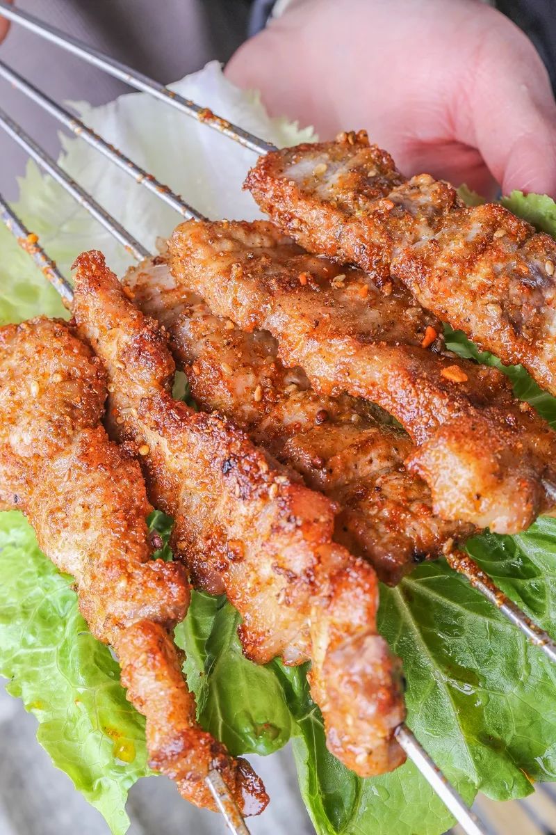 32折撸烤串步行街这家烧烤店太太太好吃啦