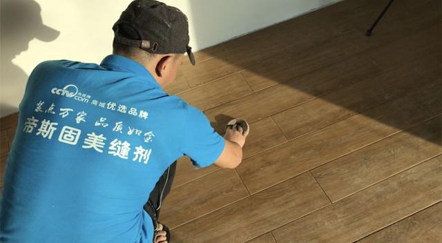 总体来说,美缝剂施工比较简单,但比较考验耐心,因为贴美纹纸非常费劲