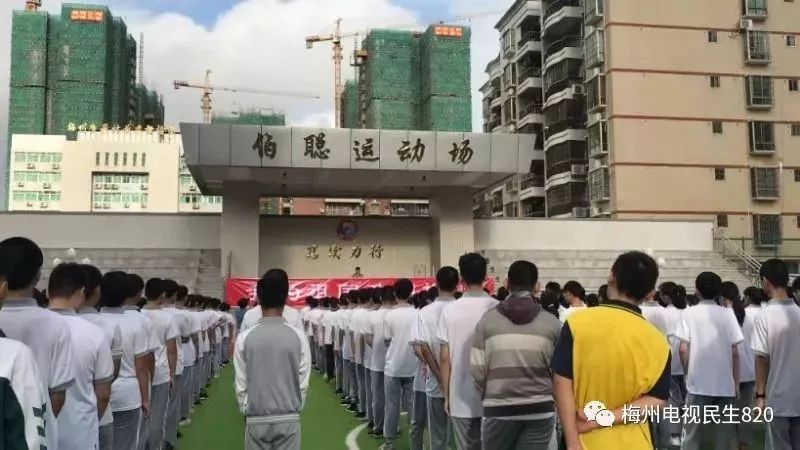 开学啦今早我市上空纷纷响起这首歌全城掀起一片红海