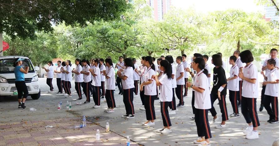 厉害了洛江这份充满正能量的开学礼登上人民日报头版啦