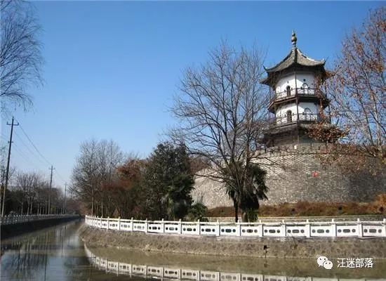 陈其昌陪汪老踏访奎楼