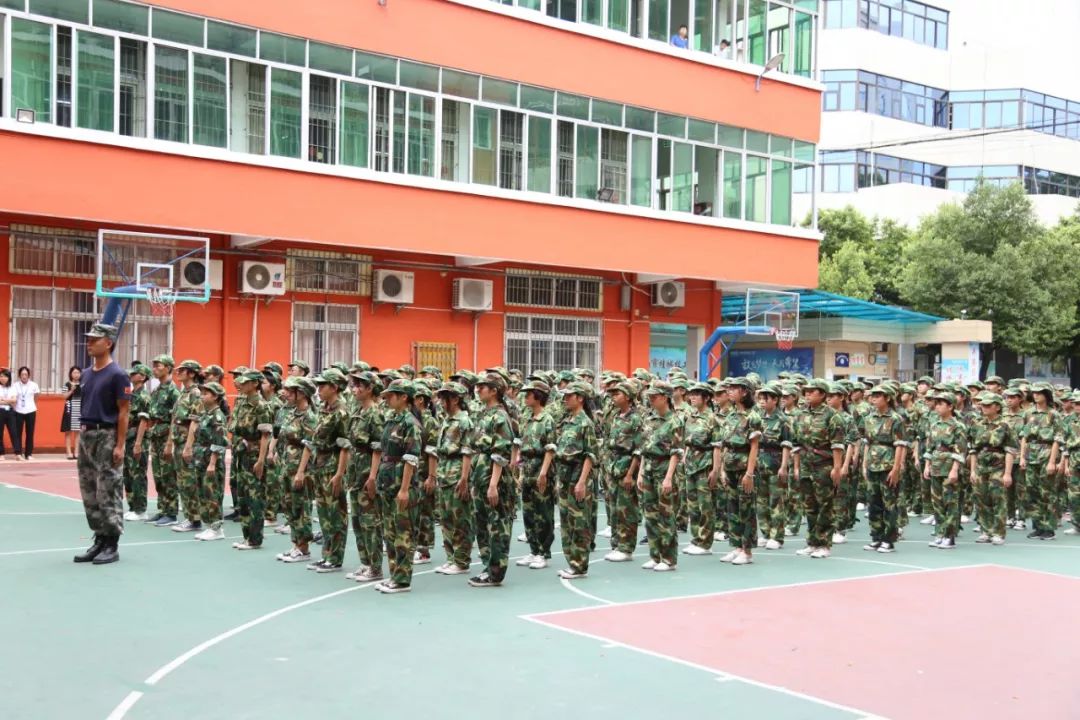 无青春不热血桂城技工学校2019秋季新生军训结营仪式圆满成功