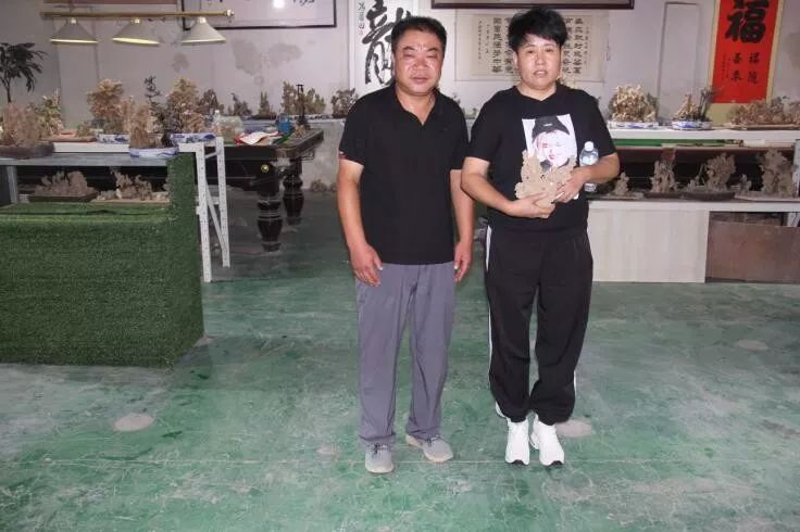 快讯梵净山龙泉禅寺住持释妙空考察朱仙镇渠世营砂浆石盆景展览馆