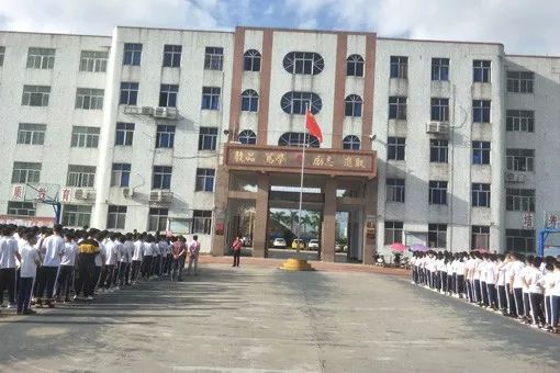 快讯乘风破浪扬帆起航占陇镇桥柱中学举行我为祖国升国旗主题教育活动