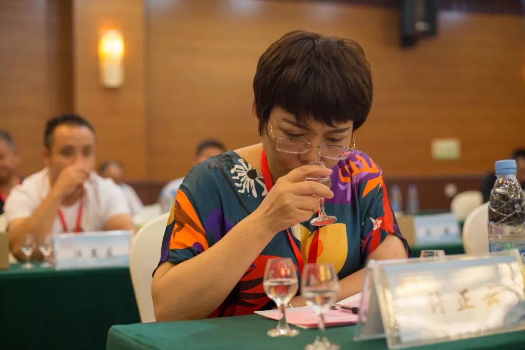 美女品酒师冠军