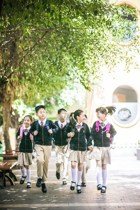 重庆市沙坪坝区莲光小学灵动,活泼,是校园生活的真实写照,也是属于