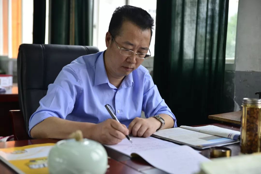 汉源东辰教育集团副总校长 周建 有个让我很感动的瞬间,我在高中部