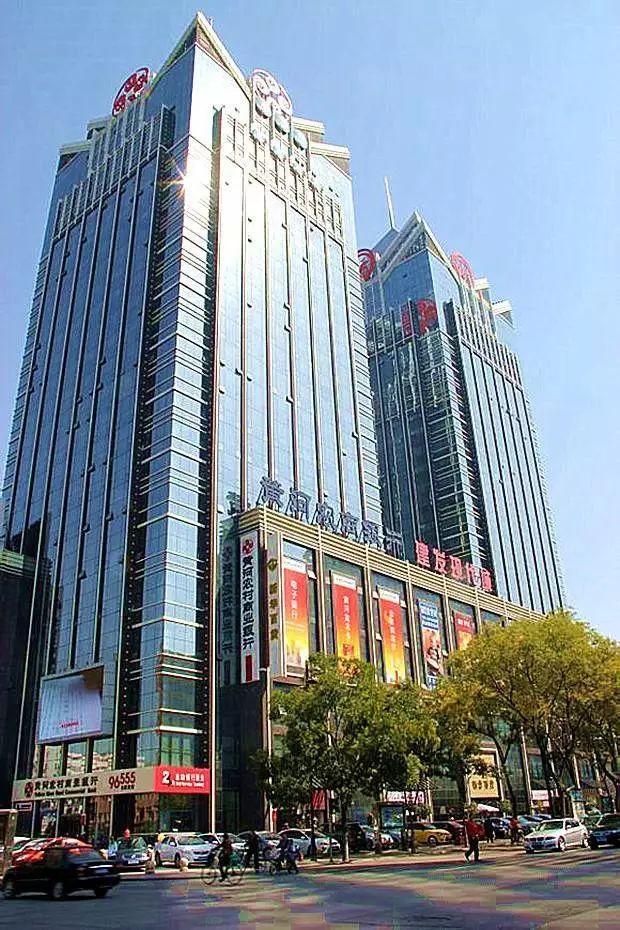 高137米的建发现代城后来,有了高132米的银川电力局近百米高的银川