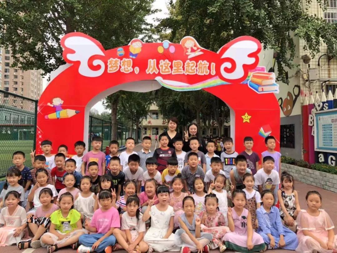 梦想从这里启航郑上路小学举行一年级新生入学仪式